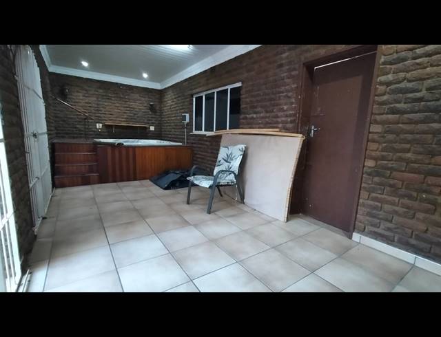 4 BEDROOM HOUSE FOR SALE IN PROTEA PARK